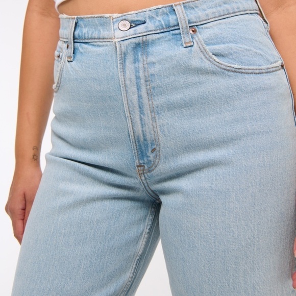 Abercrombie & Fitch '90s Straight Ultra High Rise Jeans - Picture 5 of 10